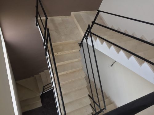 Restauración escalera de Mármol y pintura paredes
